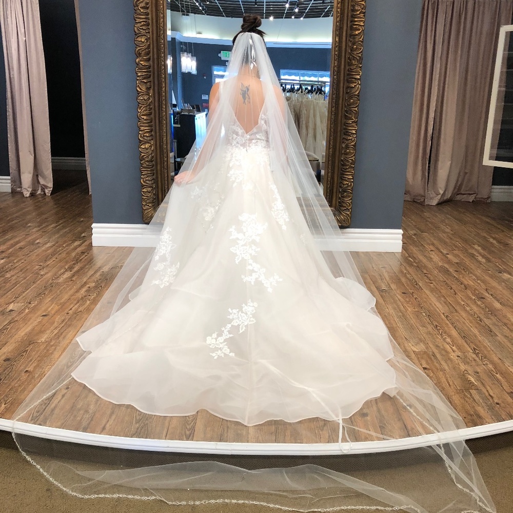Enzoani a-line ivory wedding gown dress
